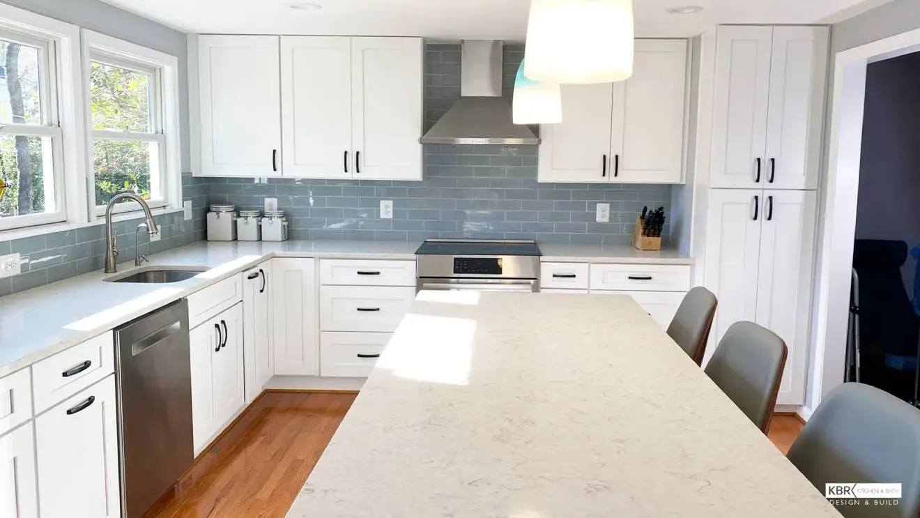 Functional-Small-Kitchen-With-Quartz-Countertop-in-Herndon-VA-8.jpg (1)